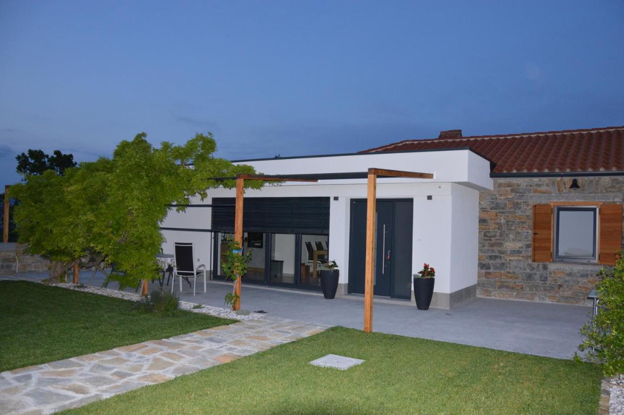 Casa Miranda - Family Comfort In A Quiet Area, Near The Sea, With Bbq And Free Parking Zgornje Skofije Exterior photo
