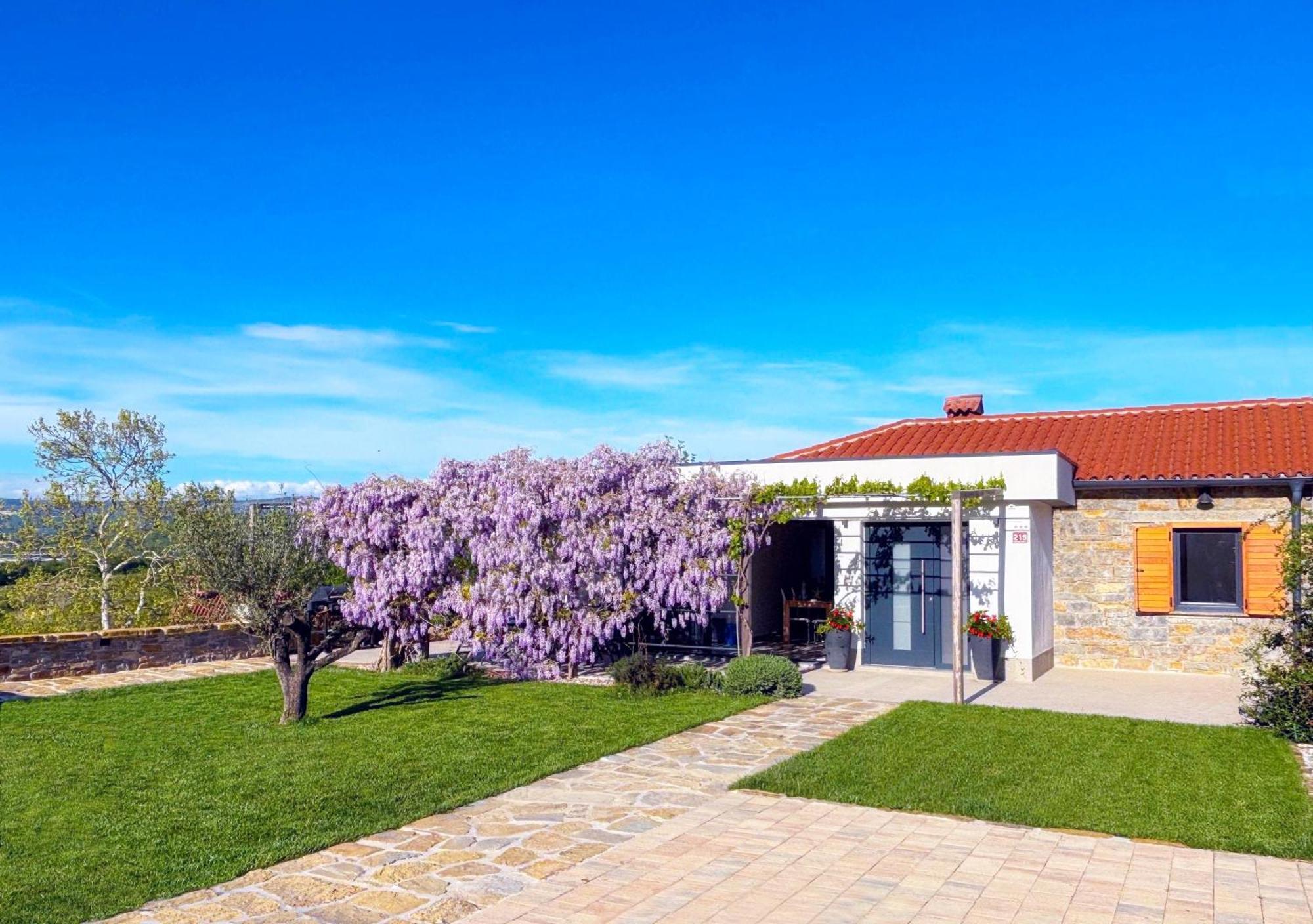 Casa Miranda - Family Comfort In A Quiet Area, Near The Sea, With Bbq And Free Parking Zgornje Skofije Exterior photo